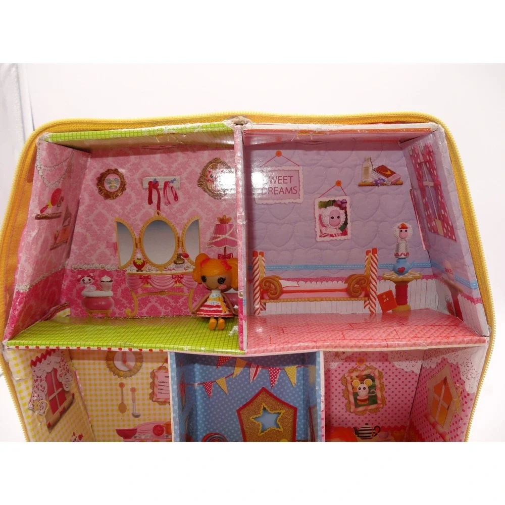 Lalaloopsy Carry Along Case & Doll House  2 Mini Dolls included Sunny‎ and Spot